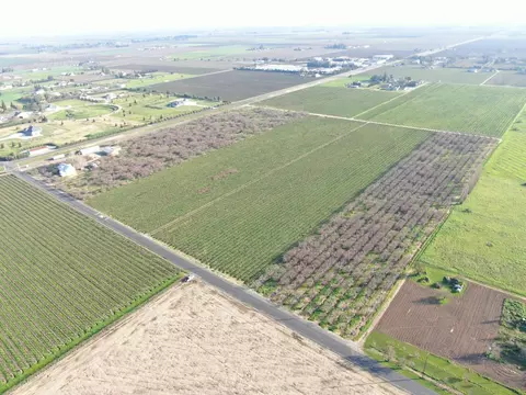 5954 E Hogan, Lodi, CA 95240 photo 2