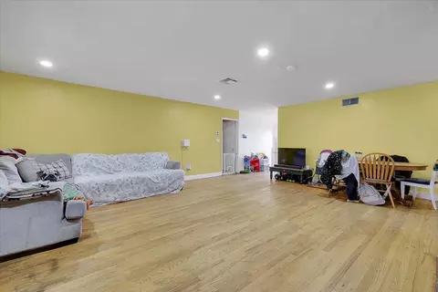 Living - 738 Costa Dr, Lodi, CA 95240 photo 3 of 4