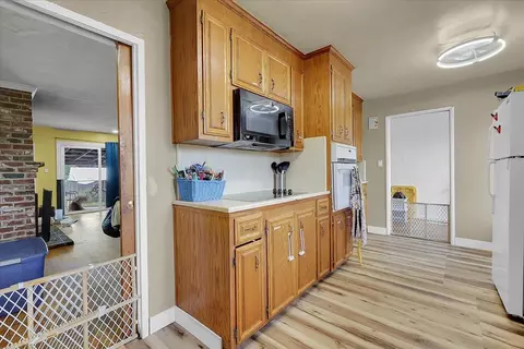Kitchen - 738 Costa Dr, Lodi, CA 95240 photo 3 of 4