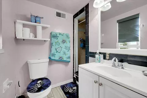 Bath - 738 Costa Dr, Lodi, CA 95240 photo 2 of 2