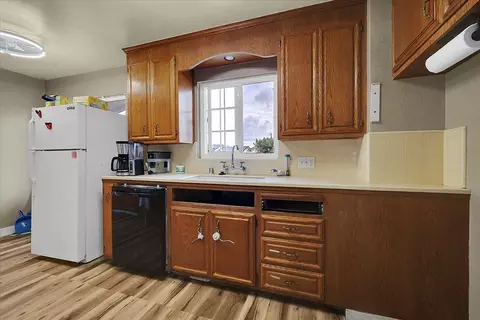Kitchen - 738 Costa Dr, Lodi, CA 95240 photo 2 of 4