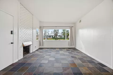 Living - 507 Coronado Way, Modesto, CA 95350 photo 4 of 9