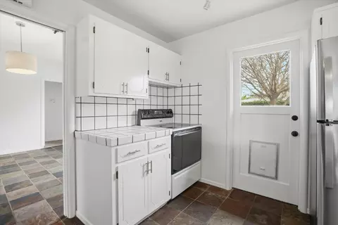 Kitchen - 507 Coronado Way, Modesto, CA 95350 photo 2 of 4