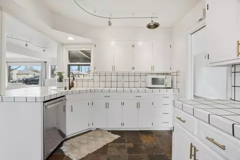 Kitchen - 507 Coronado Way, Modesto, CA 95350 photo 3 of 4