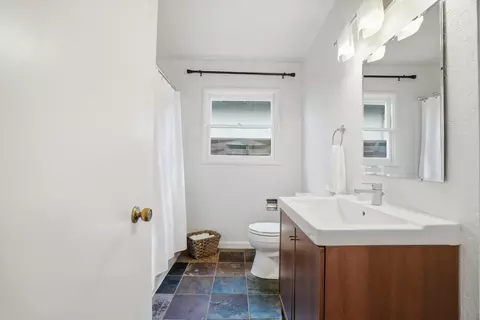 Bath - 507 Coronado Way, Modesto, CA 95350 photo 1 of 2
