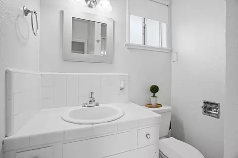 Bath - 507 Coronado Way, Modesto, CA 95350 photo 2 of 2