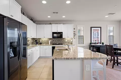 Kitchen - 4656 Lue Ln, Carmichael, CA 95608 photo 2 of 6
