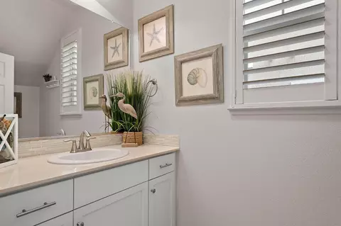 Bath - 4656 Lue Ln, Carmichael, CA 95608 photo 1 of 5