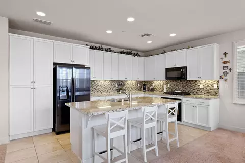 Kitchen - 4656 Lue Ln, Carmichael, CA 95608 photo 6 of 6