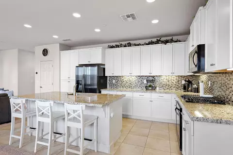 Kitchen - 4656 Lue Ln, Carmichael, CA 95608 photo 4 of 6
