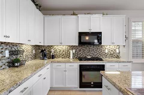Kitchen - 4656 Lue Ln, Carmichael, CA 95608 photo 3 of 6