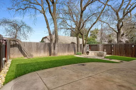 Exterior - 4656 Lue Ln, Carmichael, CA 95608 photo 4 of 6