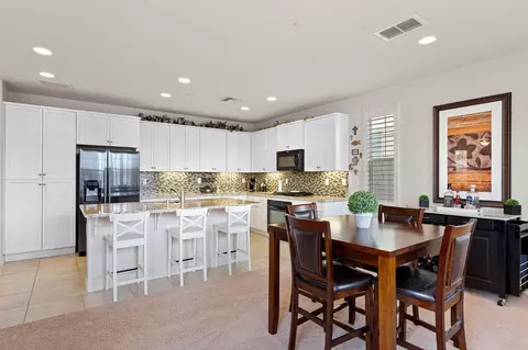 Kitchen - 4656 Lue Ln, Carmichael, CA 95608 photo 5 of 6