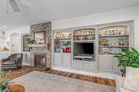 Living - 1738 Heirloom Ct, Modesto, CA 95357 photo 4 of 5