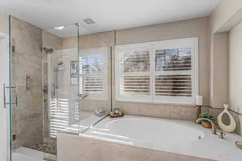 Bath - 1738 Heirloom Ct, Modesto, CA 95357 photo 3 of 5