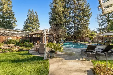 Exterior - 1738 Heirloom Ct, Modesto, CA 95357 photo 10 of 25