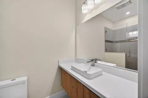 Bath - 25265 Carlsbad Ave, Davis, CA 95616 photo 7 of 14
