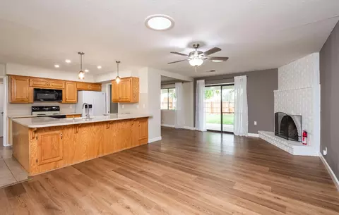 Living - 25265 Carlsbad Ave, Davis, CA 95616 photo 7 of 8
