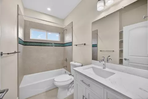 Bath - 25265 Carlsbad Ave, Davis, CA 95616 photo 9 of 14