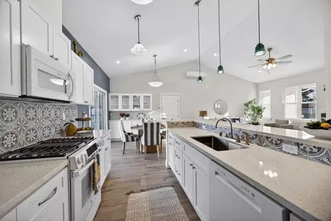 Kitchen - 25265 Carlsbad Ave, Davis, CA 95616 photo 7 of 9