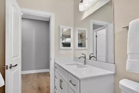 Bath - 25265 Carlsbad Ave, Davis, CA 95616 photo 4 of 14