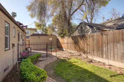 Exterior - 133 Jones St, Modesto, CA 95354 photo 3 of 4