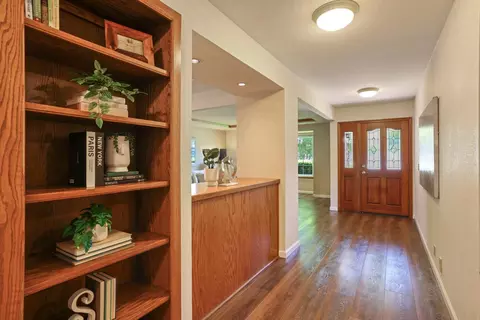 Entry Way - 2207 Chaparral Ct, Lodi, CA 95242 photo 2 of 2