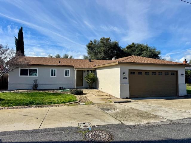 1290 Fairview Dr, Angels Camp, CA 95222