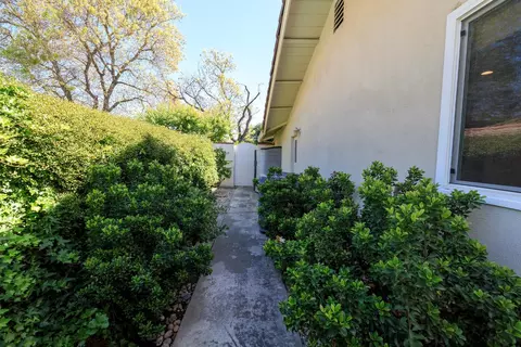 Exterior - 1001 Winsted Ln, Modesto, CA 95355 photo 10 of 10