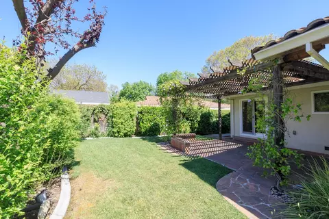 Exterior - 1001 Winsted Ln, Modesto, CA 95355 photo 6 of 10