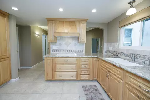 Kitchen - 1001 Winsted Ln, Modesto, CA 95355 photo 4 of 6