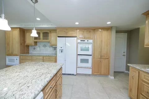 Kitchen - 1001 Winsted Ln, Modesto, CA 95355 photo 5 of 6