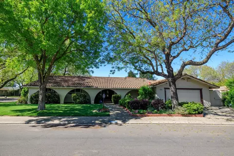 1001 Winsted Ln, Modesto, CA 95355