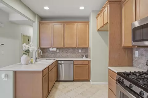 Kitchen - 154 Splendido Ct, Newman, CA 95360 photo 2 of 2