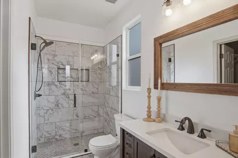 Bath - 154 Splendido Ct, Newman, CA 95360 photo 3 of 3
