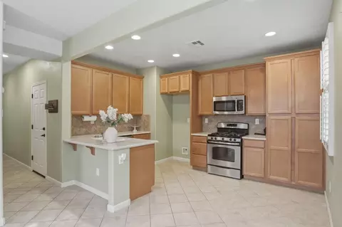 Entry Way - 154 Splendido Ct, Newman, CA 95360 photo 2 of 5