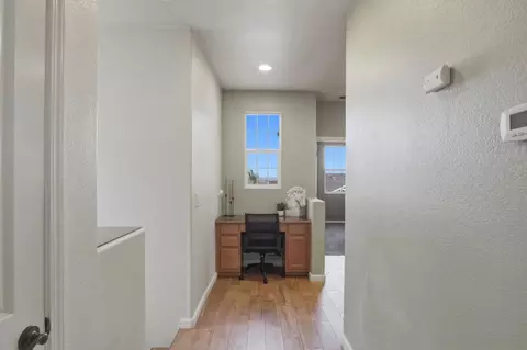 Entry Way - 154 Splendido Ct, Newman, CA 95360 photo 4 of 5