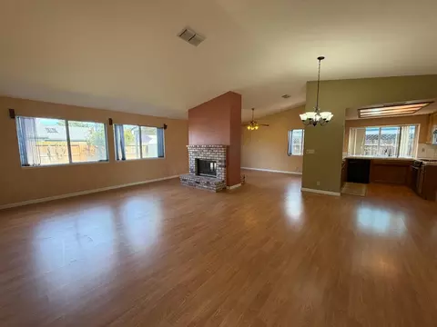 Living - 7501 Vixen Ct, Hughson, CA 95326 photo 1 of 5