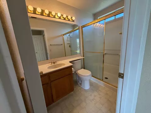 Bath - 7501 Vixen Ct, Hughson, CA 95326 photo 3 of 3