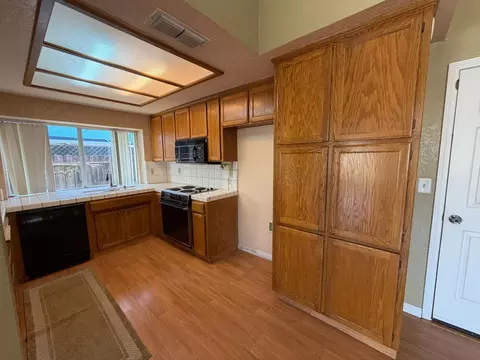 Kitchen - 7501 Vixen Ct, Hughson, CA 95326 photo 3 of 3