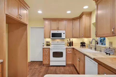 Kitchen - 3032 Lewis St, Placerville, CA 95667 photo 4 of 7