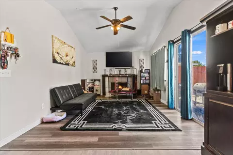 Living - 3003 Corinne Ct, Live Oak, CA 95953 photo 1 of 2