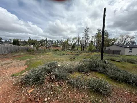 5684 Clara Ln, Paradise, CA 95969