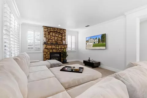 Living - 243 John Kamps Way, Ripon, CA 95366 photo 2 of 4