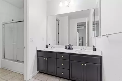Bath - 243 John Kamps Way, Ripon, CA 95366 photo 2 of 4