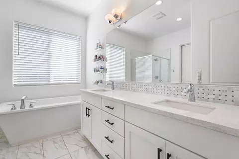Bath - 2513 Feathermint Ln, Turlock, CA 95382 photo 1 of 4