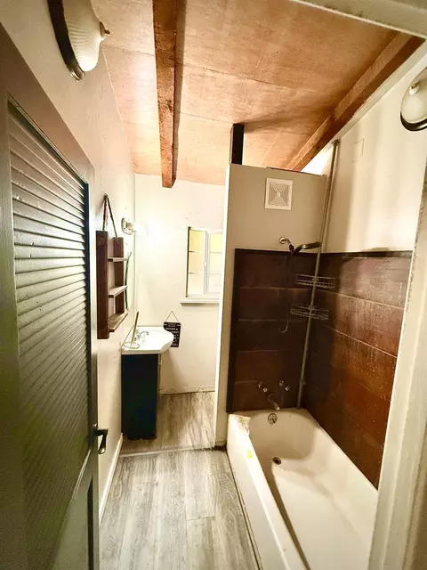 Bath - 4661 Park Hill Dr, Placerville, CA 95667 photo 2 of 4