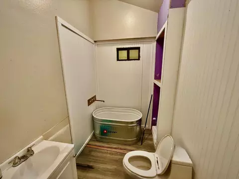 Bath - 4661 Park Hill Dr, Placerville, CA 95667 photo 4 of 4
