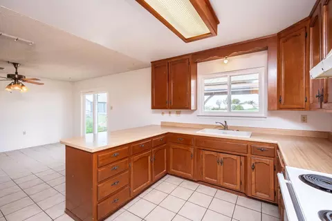 Kitchen - 10480 Lowell St, Elverta, CA 95626 photo 3 of 5
