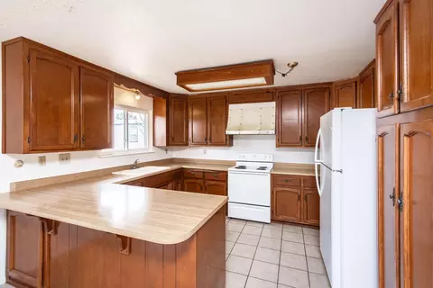 Kitchen - 10480 Lowell St, Elverta, CA 95626 photo 2 of 5